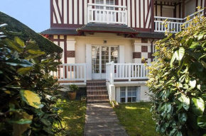 Petit Souplex dans l'hypercentre de Cabourg 80 m de la mer à pied